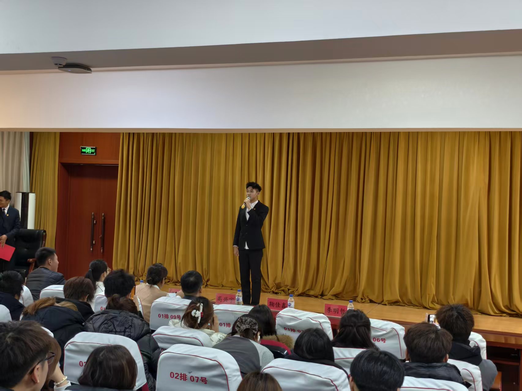 4b7edfe0e7ef1ba1e5151810abe74a58.jpg